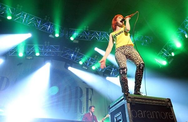 Paramore-in-Knoxville-paramore-11792405-601-389