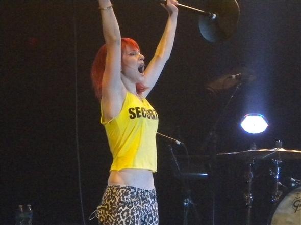 Paramore-in-Knoxville-paramore-11792532-590-442